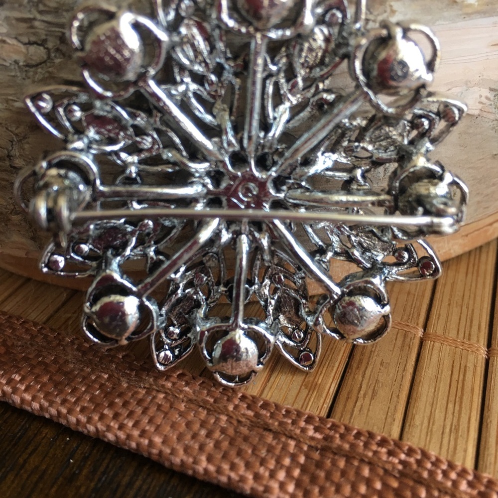 Brooch - Picture 3 of 3